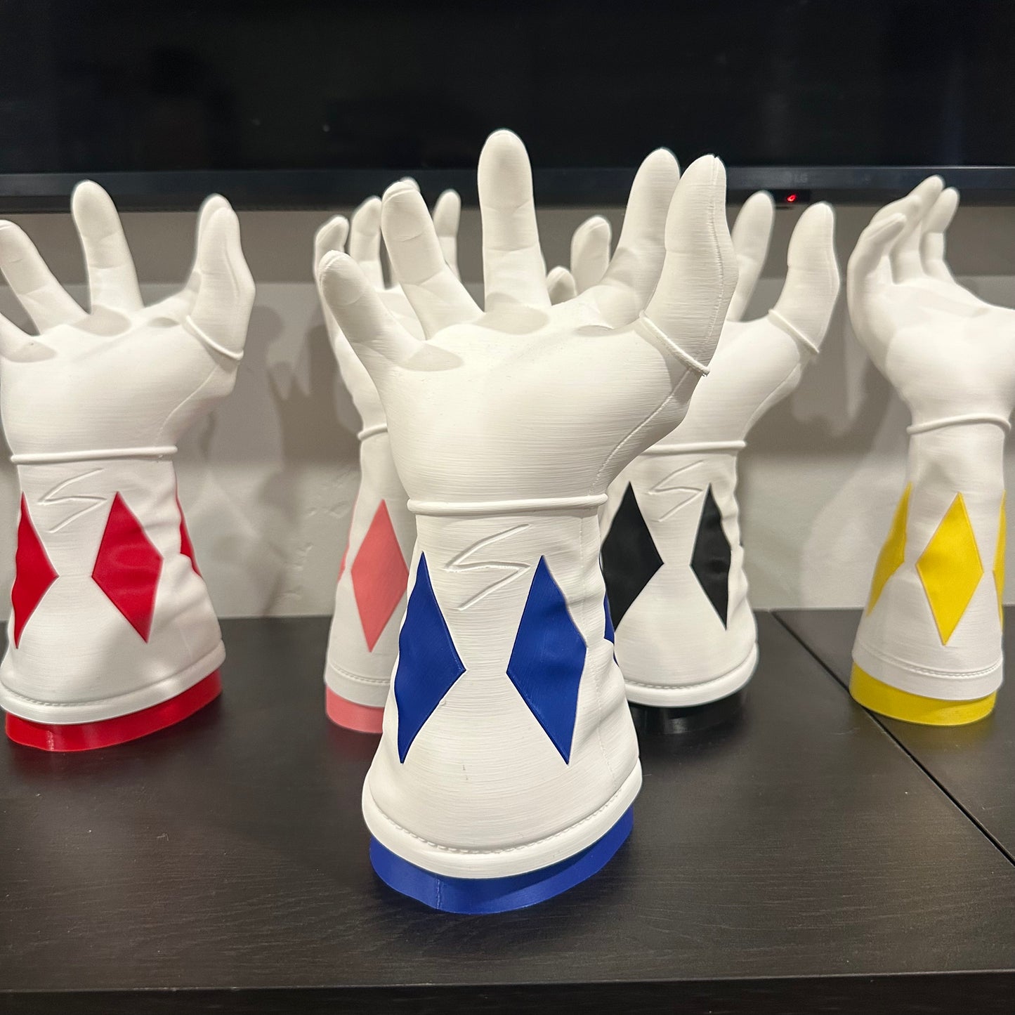 power ranger handschuhe Mighty Morphin Power Rangers Gaming Power Glove Stand – Benski Builds